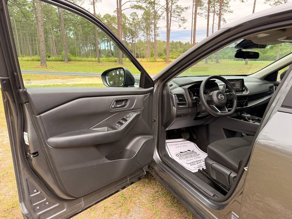 Used 2024 Nissan Rogue S FWD image 11