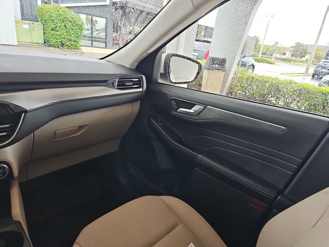 Used 2021 Ford Escape Titanium image 11