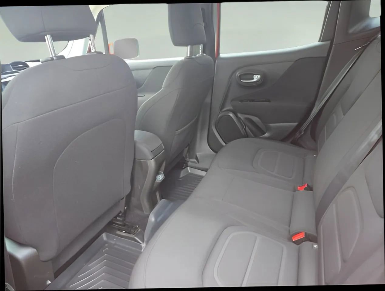 Used 2021 Jeep Renegade Latitude FWD image 12
