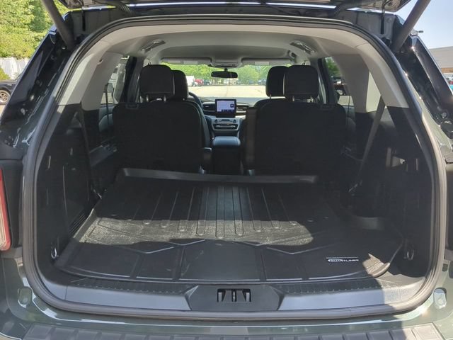 Used 2023 Ford Explorer XLT w/ Equipment Group 202A AWD/4WD image 12
