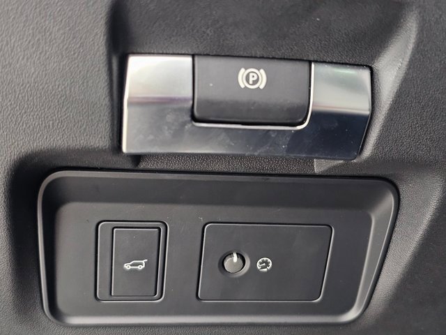 Used 2023 Land Rover Range Rover Evoque R-Dynamic SE image 15