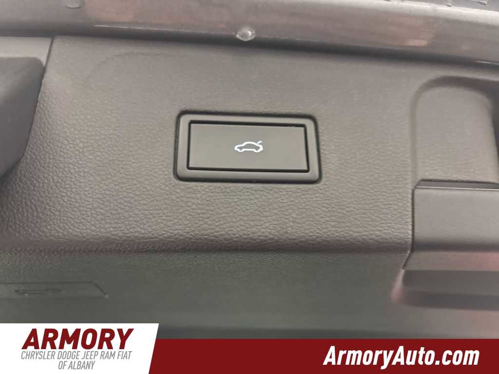 Used 2018 Volkswagen Atlas SEL Premium image 32