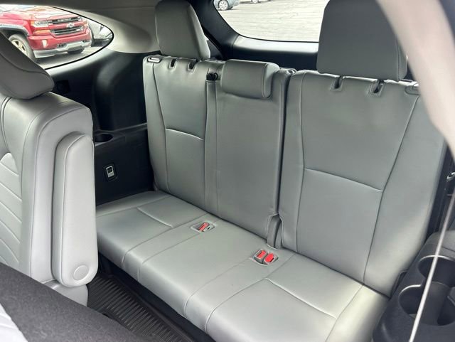Used 2024 Toyota Highlander XLE AWD/4WD image 19