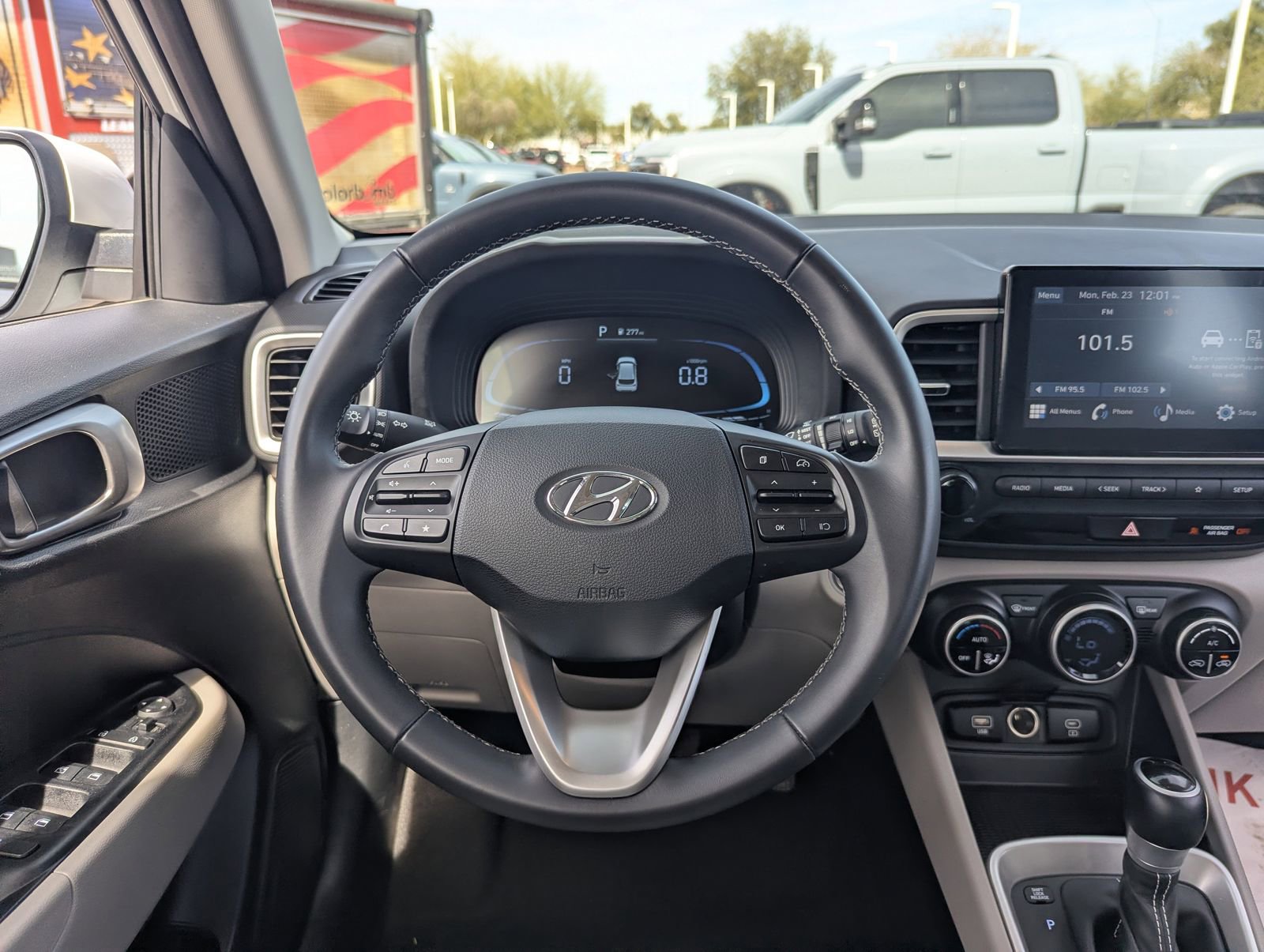 Used 2025 Hyundai Venue SEL image 16