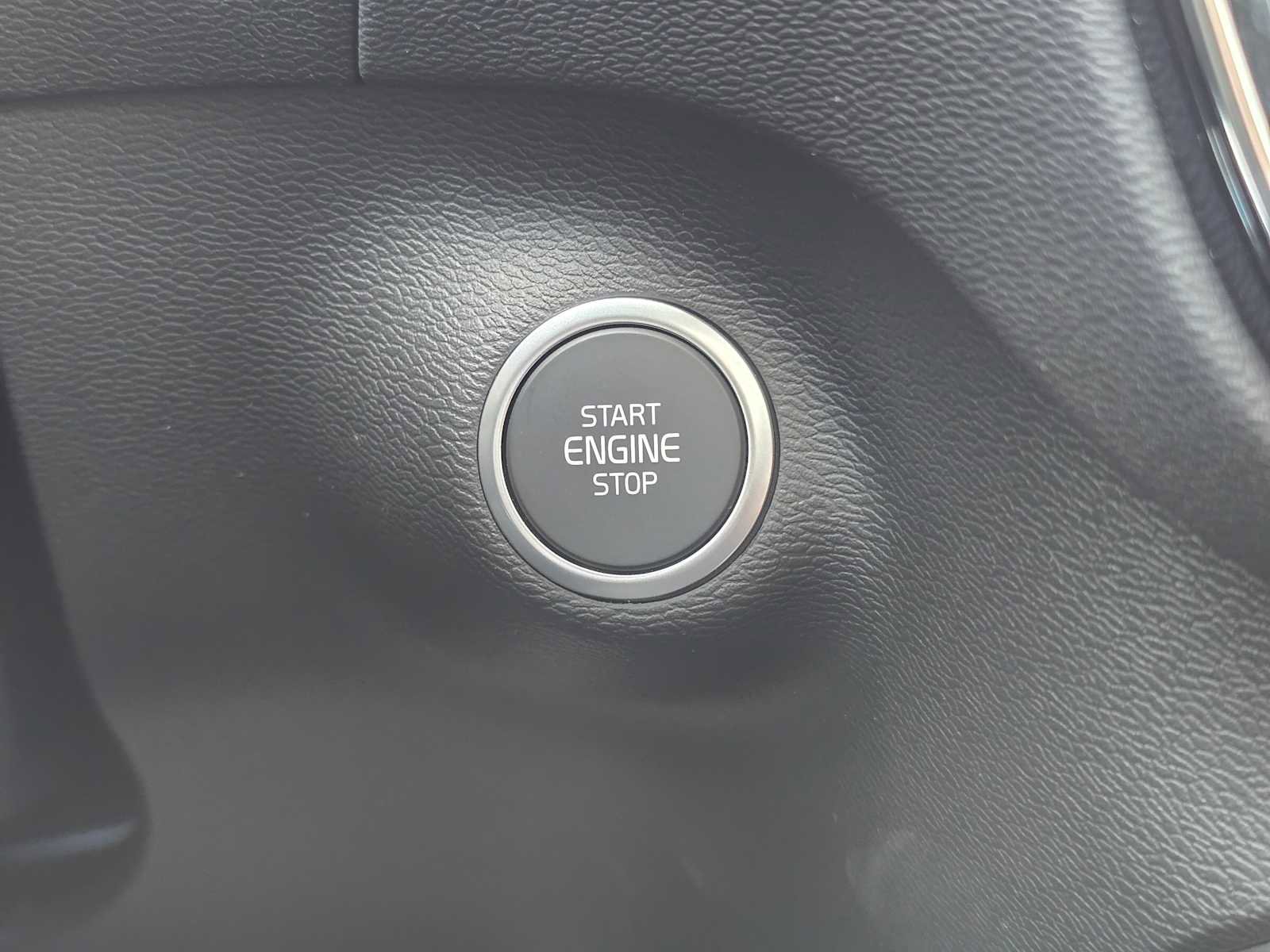 New 2026 Volvo XC40 B5 Plus w/ Protection Package Premier image 33