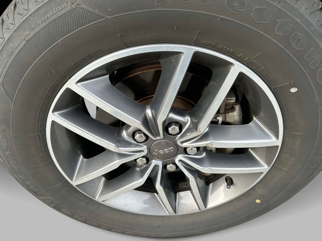 Used 2019 Jeep Grand Cherokee Limited image 18