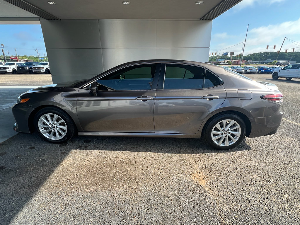 Used 2023 Toyota Camry LE FWD image 6