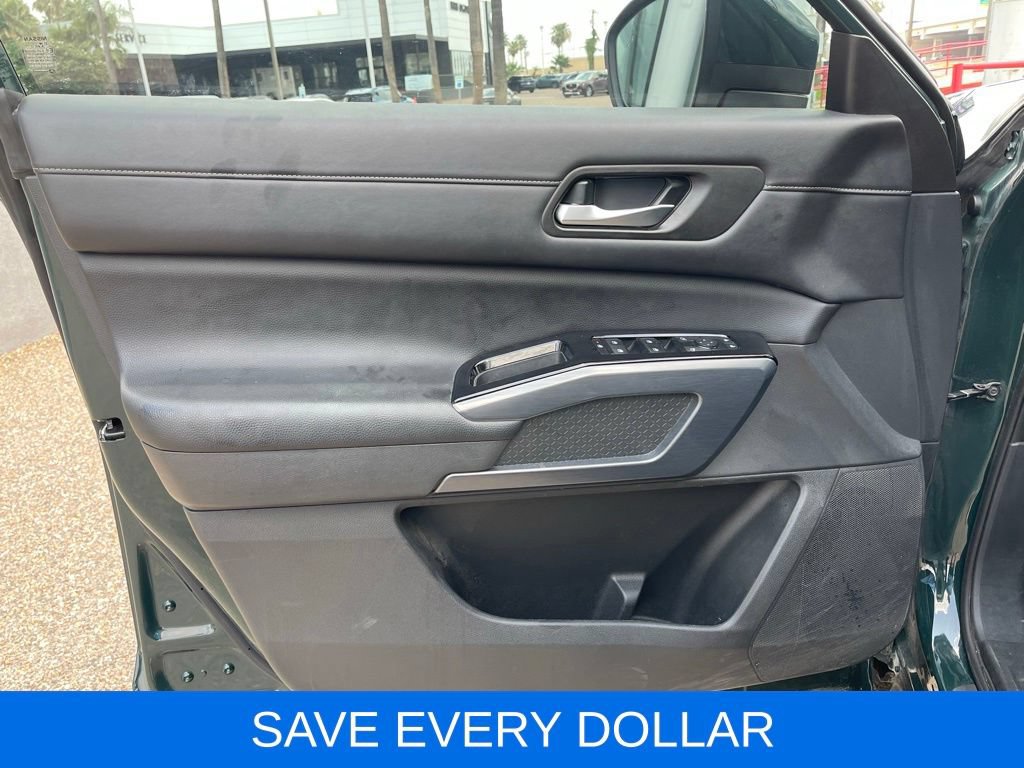 Used 2024 Nissan Pathfinder SL FWD image 13