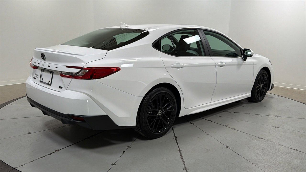 Used 2026 Toyota Camry SE w/ Multimedia Upgrade Package image 5
