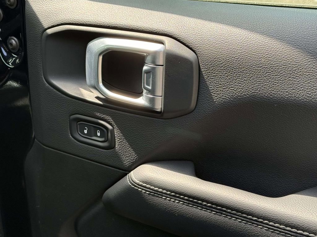 Used 2022 Jeep Wrangler Unlimited Sahara w/ Cold Weather Group image 8