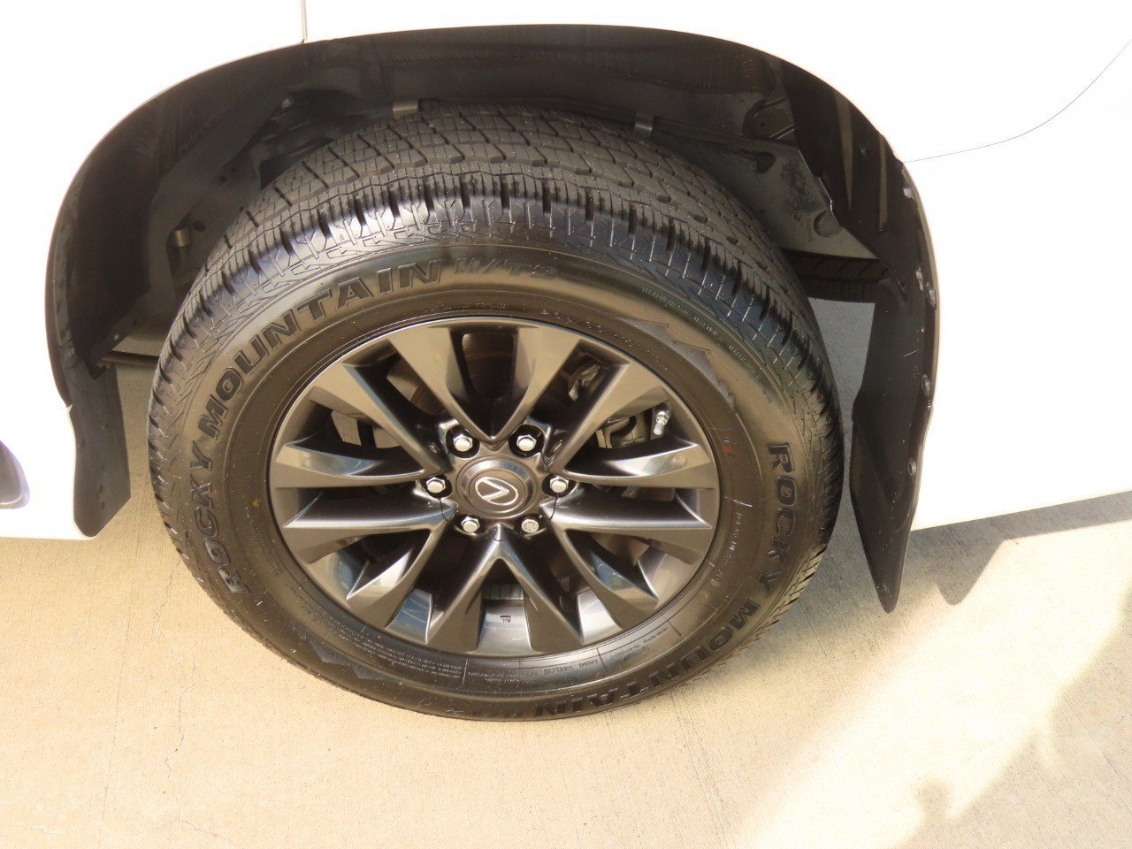 Used 2020 Lexus GX 460 Premium w/ Premium Package image 15