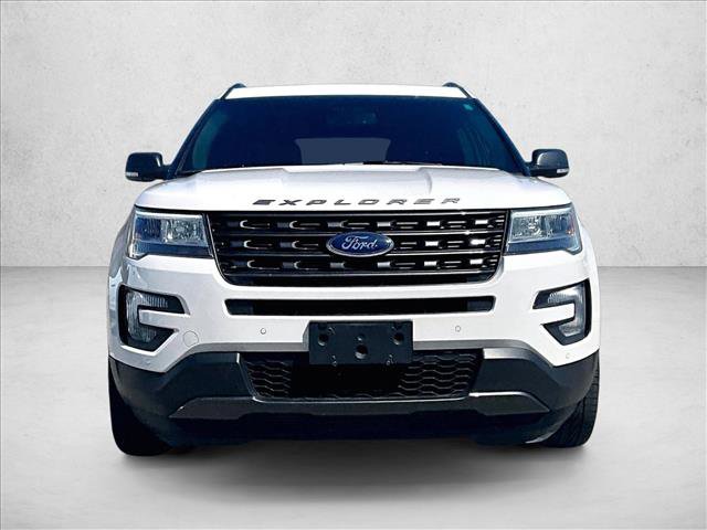 Used 2017 Ford Explorer XLT w/ Equipment Group 202A AWD/4WD image 3