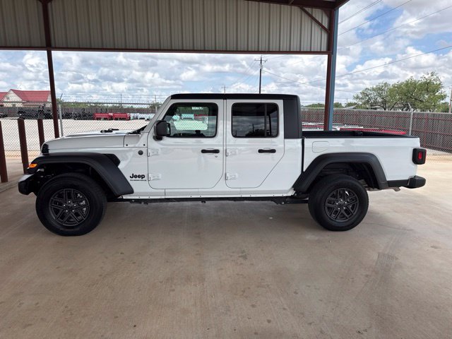 Used 2025 Jeep Gladiator Sport AWD/4WD image 4