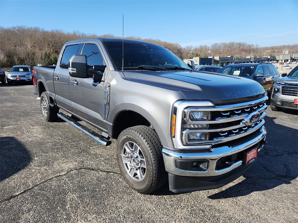 Used 2023 Ford F350 Lariat image 2