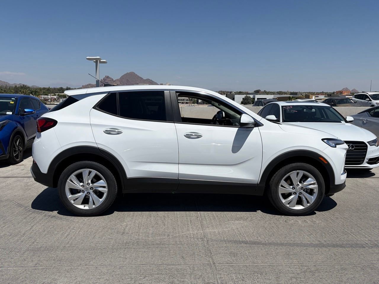 Used 2025 Buick Encore GX Preferred AWD/4WD image 3