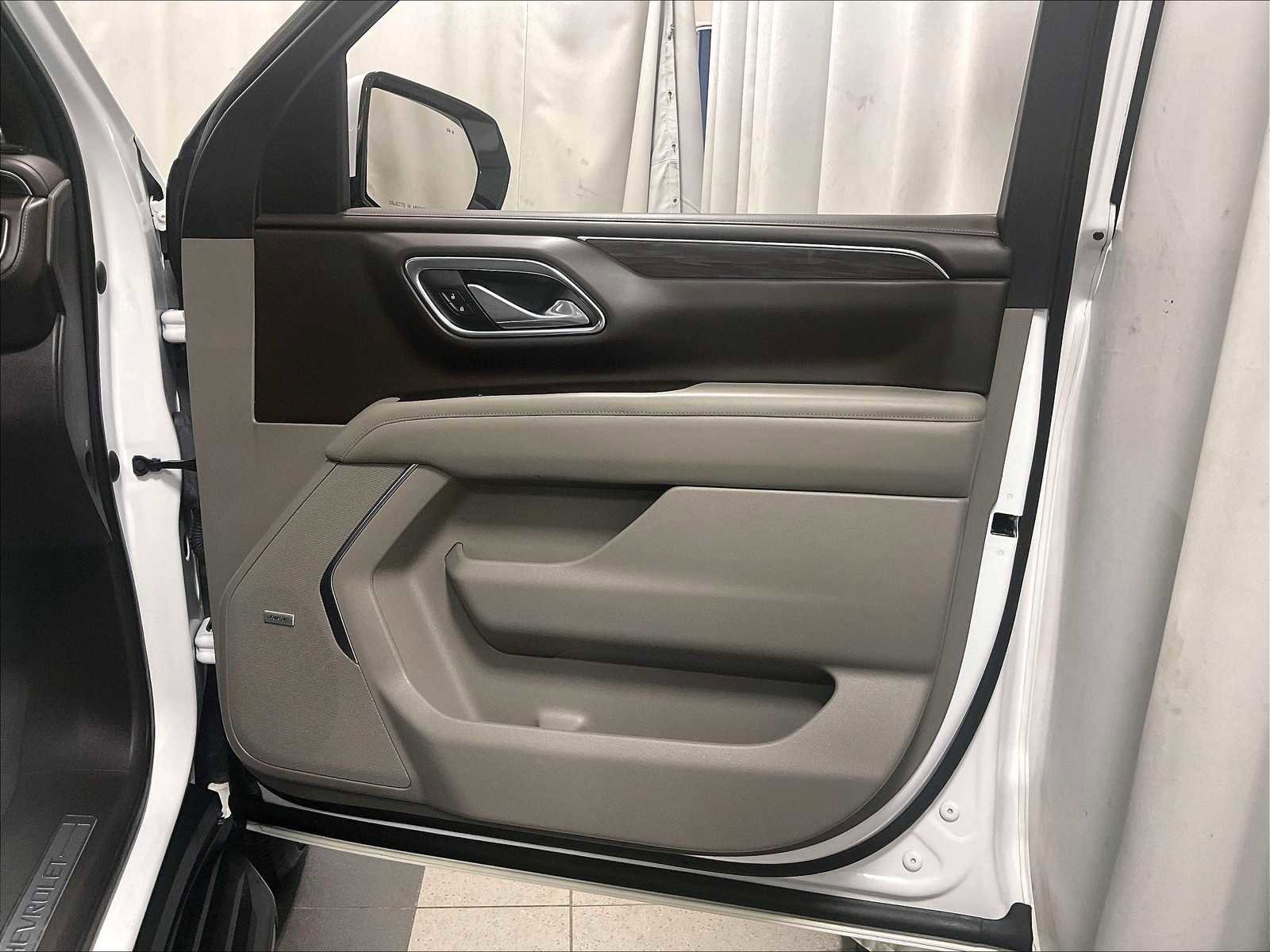 Used 2021 Chevrolet Tahoe LT w/ LT Signature Package image 12