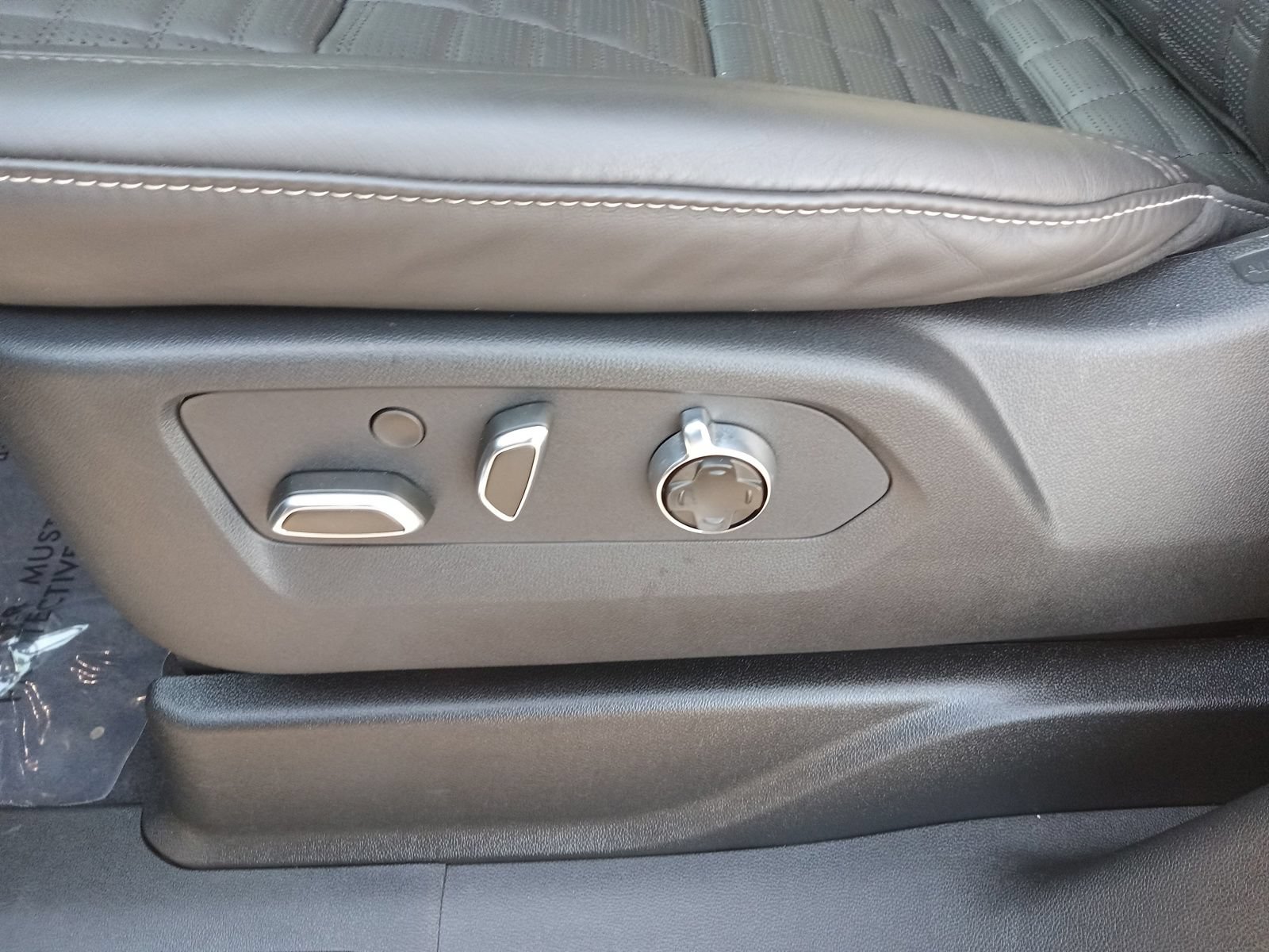 Used 2026 Cadillac Escalade ESV V AWD/4WD image 19