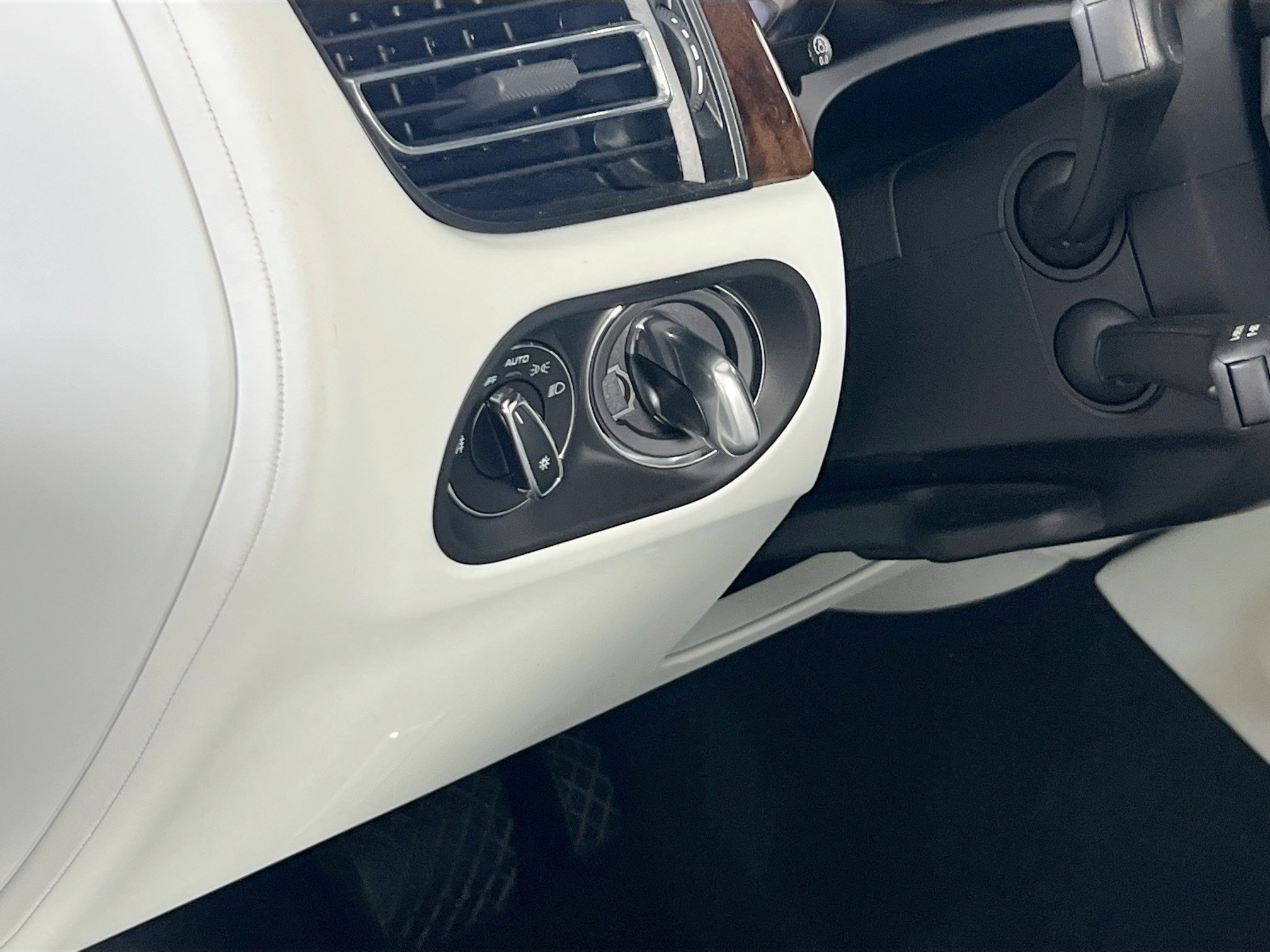 Used 2023 Porsche Macan S image 10