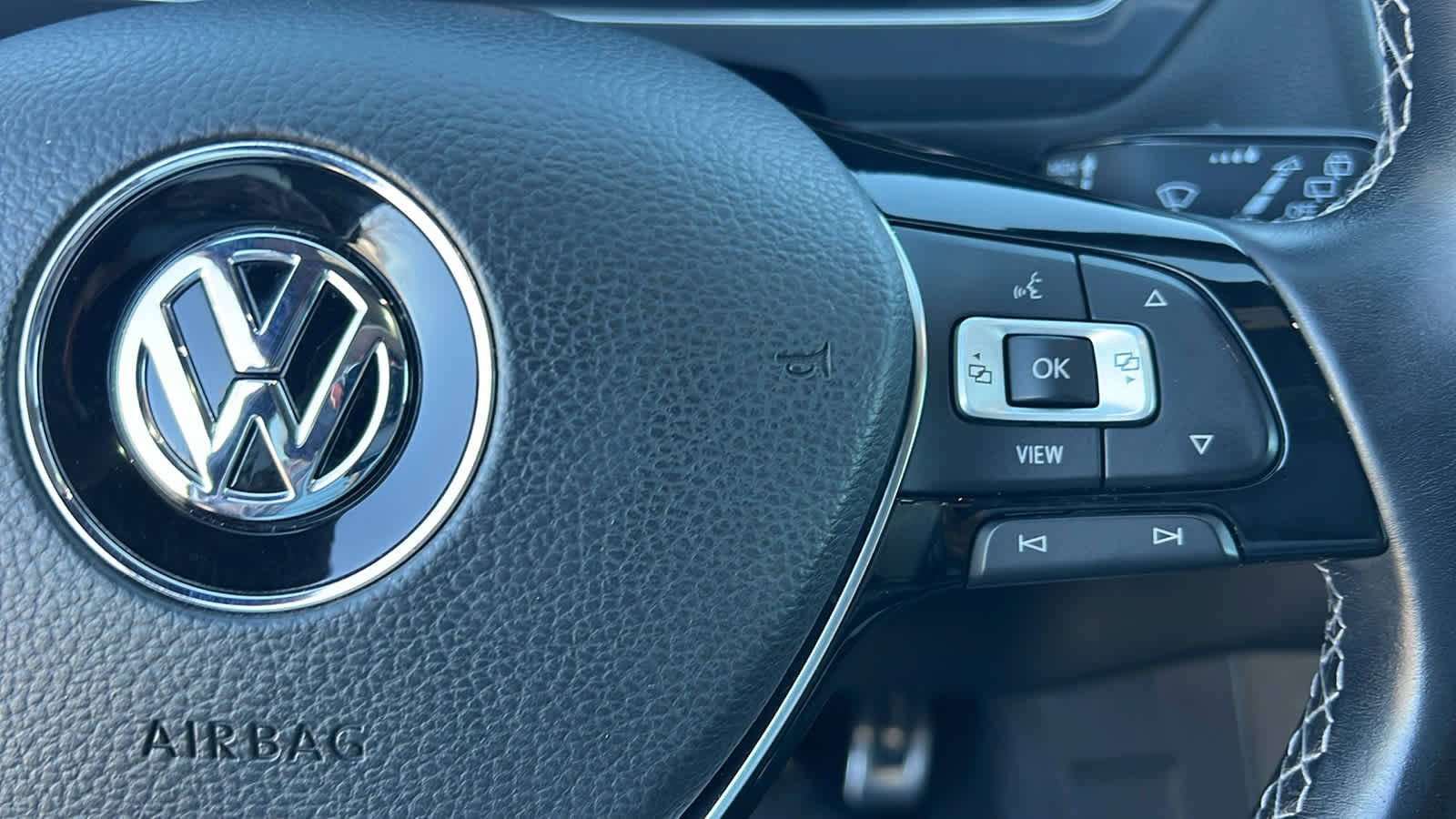 Certified 2020 Volkswagen Tiguan SEL Premium R-Line image 20