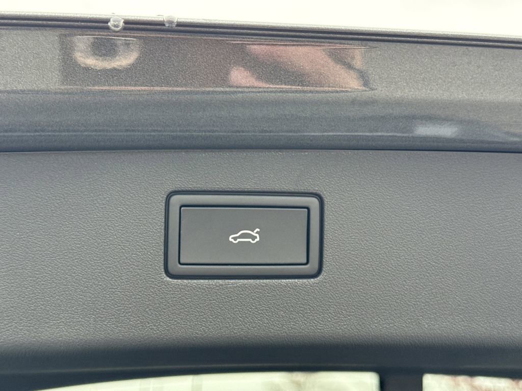 New 2026 Volkswagen Tiguan SE image 17