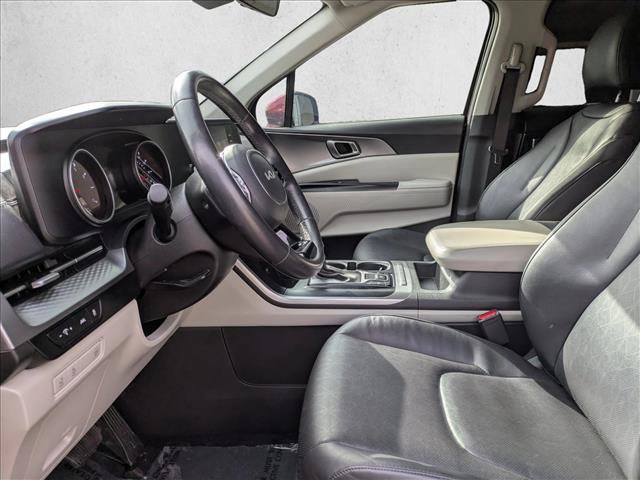 Used 2024 Kia Carnival LX image 10