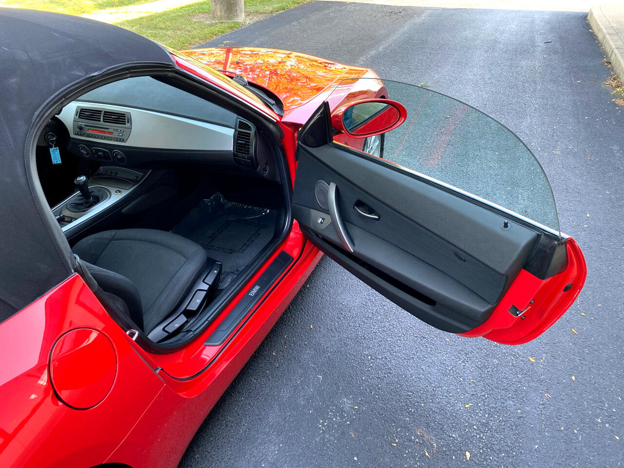 Used 2004 BMW Z4 2.5i image 25