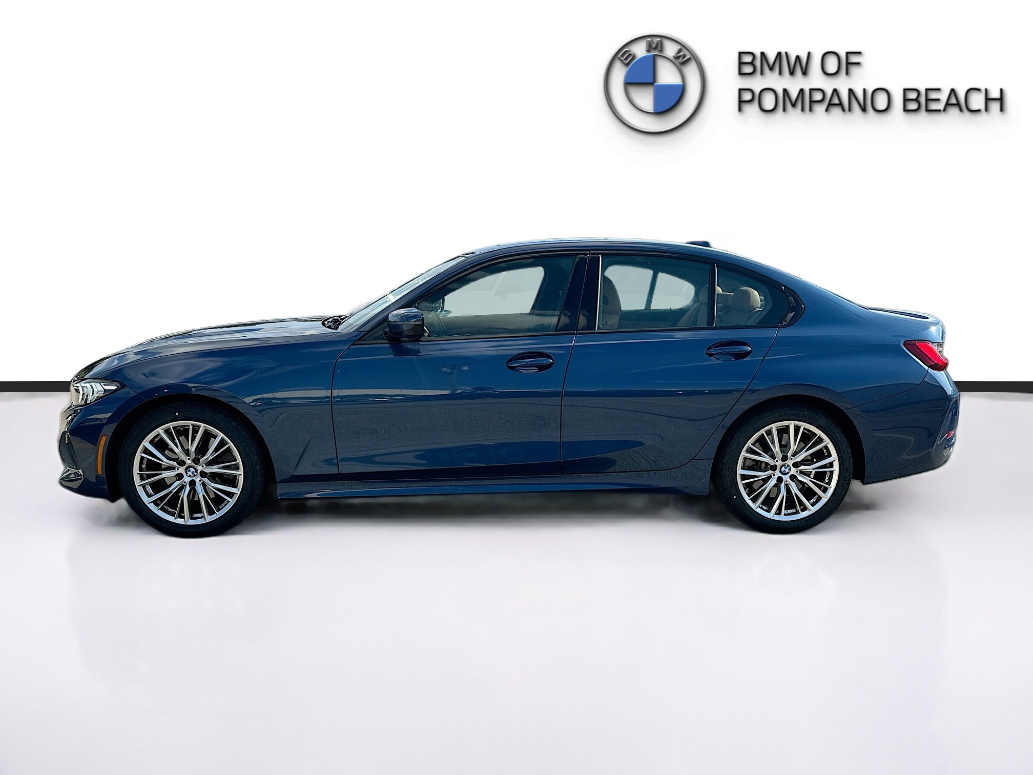Used 2023 BMW 330i Sedan w/ Driving Assistance Package image 4