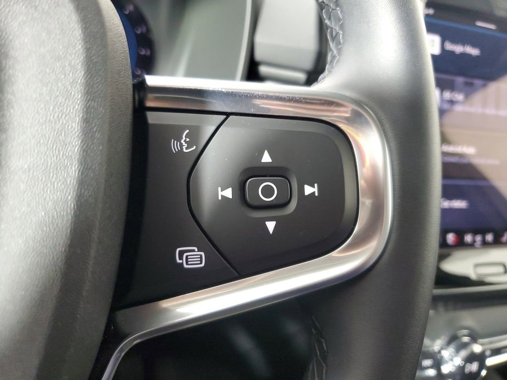 Certified 2025 Volvo XC40 B5 Plus image 29