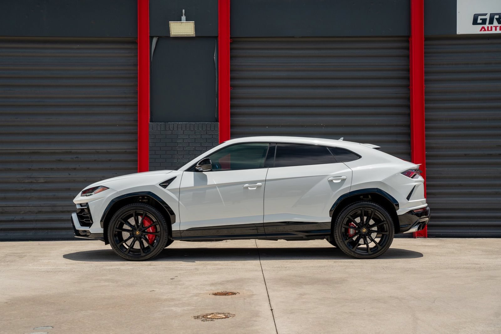 Used 2022 Lamborghini Urus AWD/4WD image 7