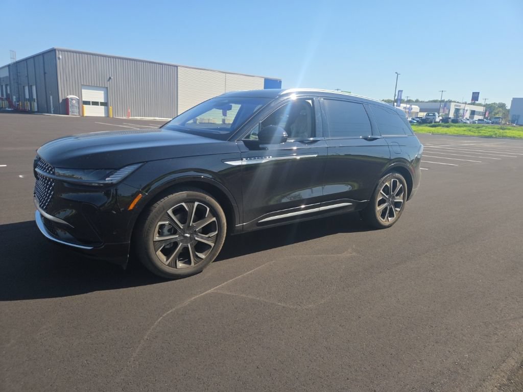 Used 2024 Lincoln Nautilus Reserve w/ Equipment Group 202A AWD/4WD image 4