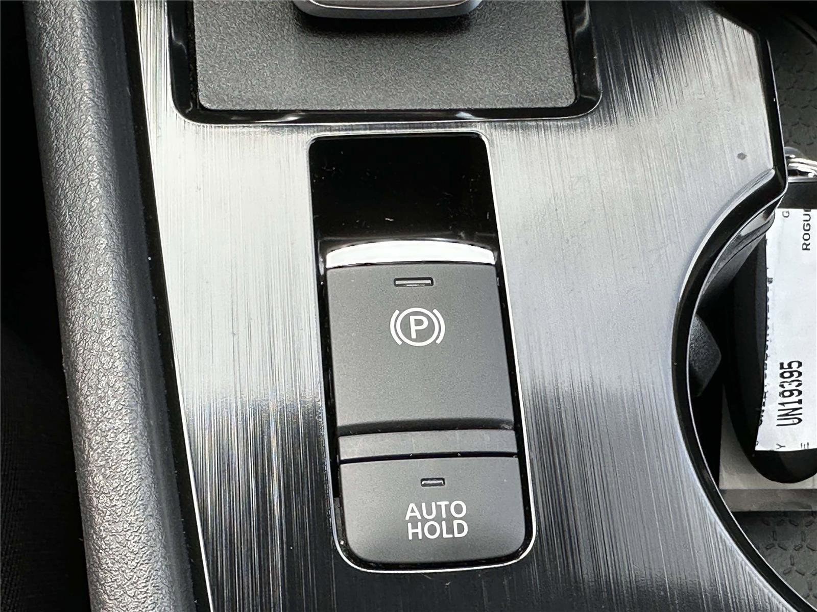 Certified 2022 Nissan Rogue SV image 26