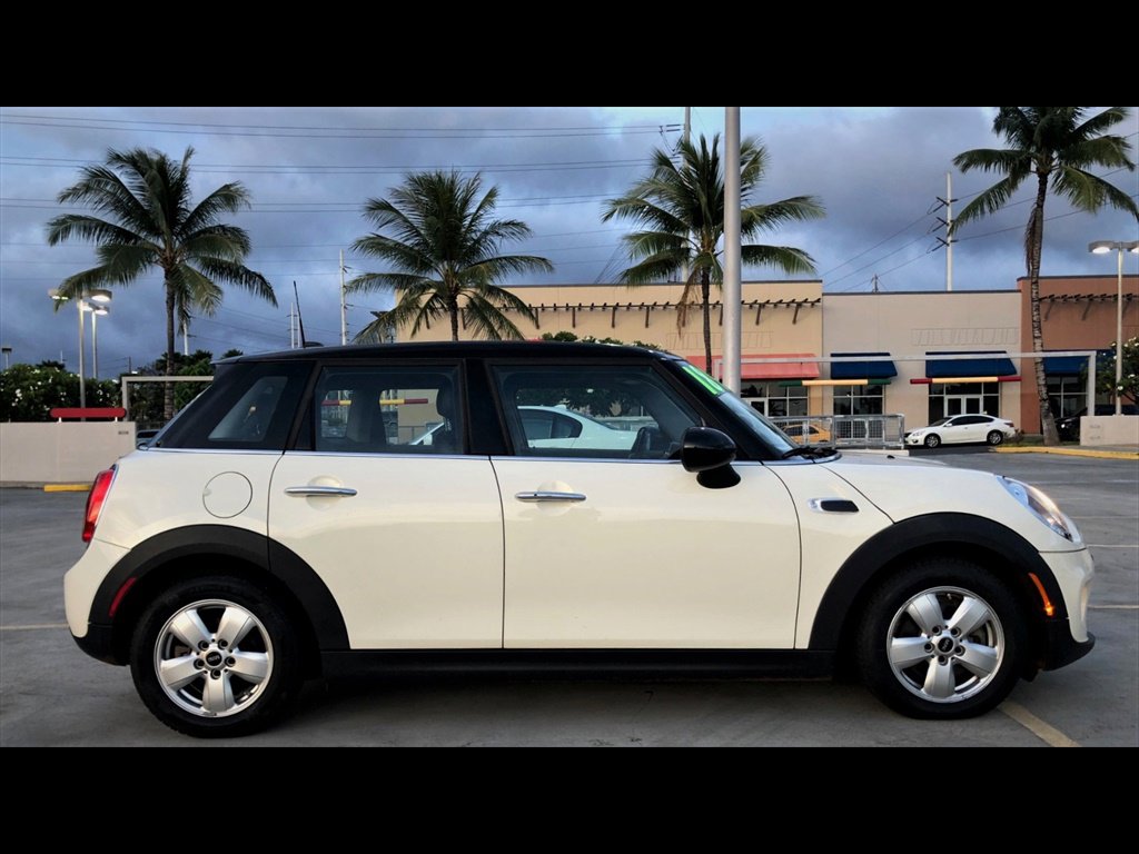 Used 2015 MINI Cooper 4-Door Hardtop image 2