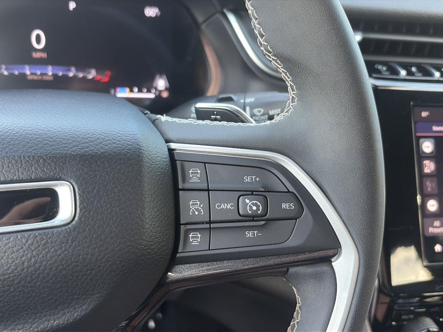 Used 2023 Jeep Grand Cherokee Laredo AWD/4WD image 17