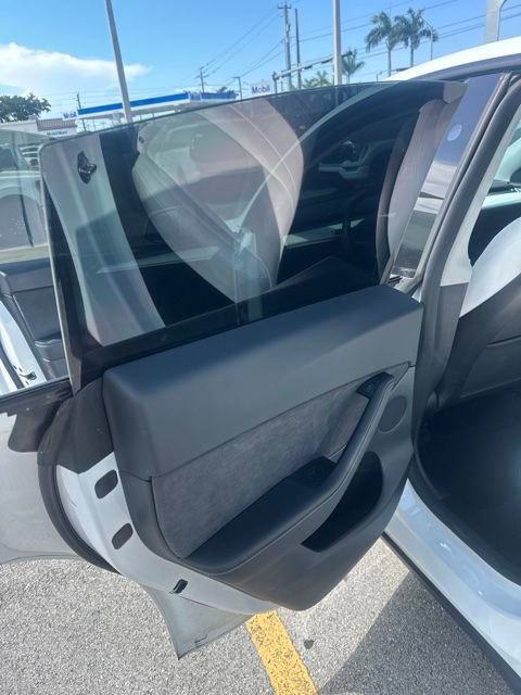 Used 2024 Tesla Model Y Performance AWD/4WD image 17
