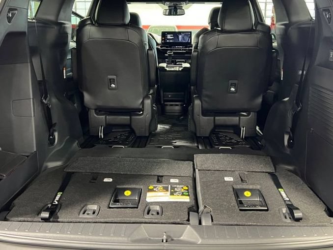 New 2026 Toyota Sienna XLE Woodland Edition AWD/4WD image 37