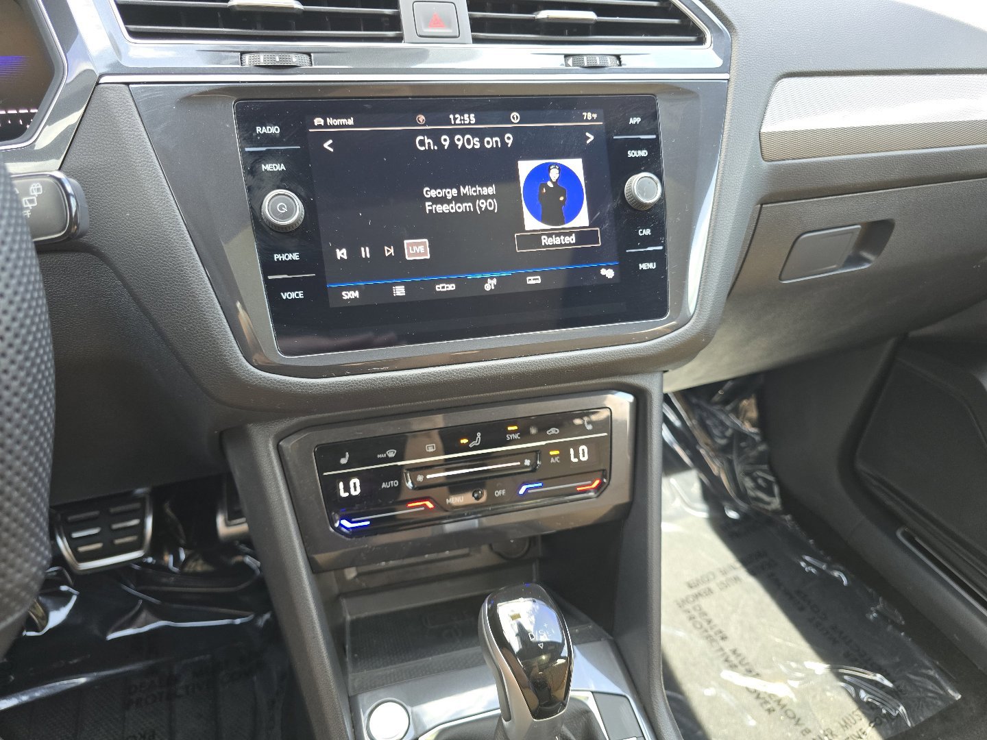 Used 2024 Volkswagen Tiguan SE R-Line image 37