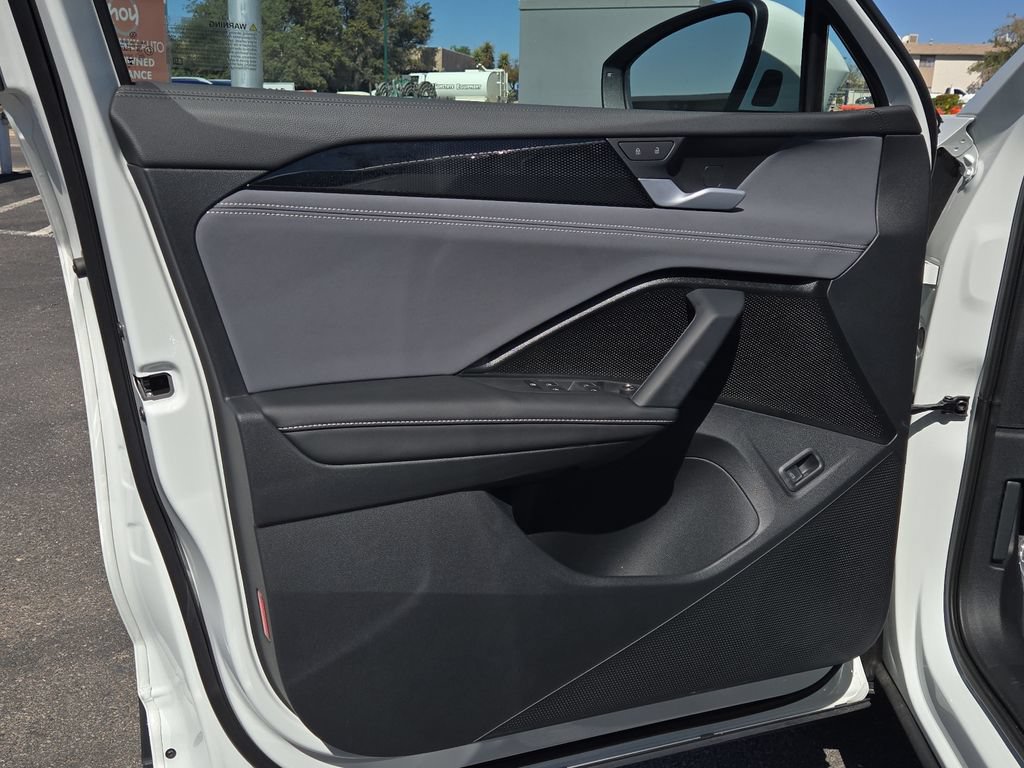 Certified 2025 Volkswagen Tiguan SE FWD image 18