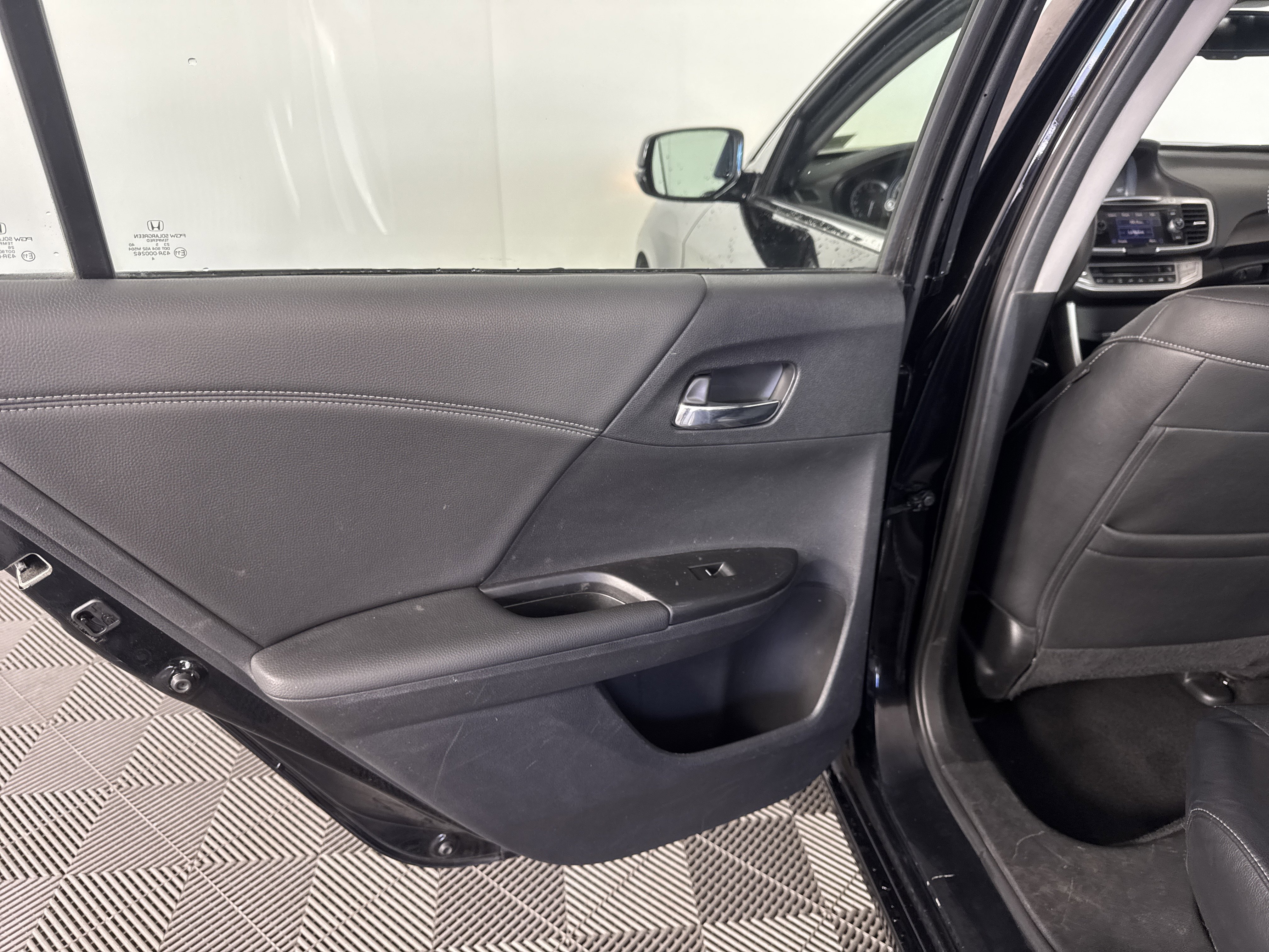 Used 2015 Honda Accord EX-L image 16