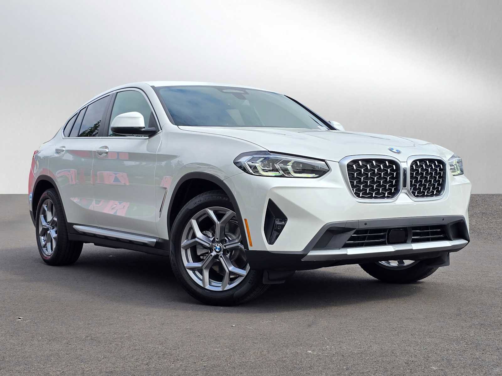 New 2025 BMW X4 xDrive30i w/ Premium Package