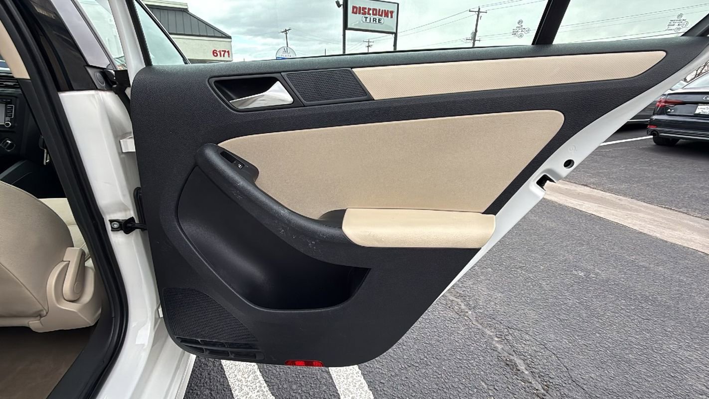 Used 2011 Volkswagen Jetta SE image 16