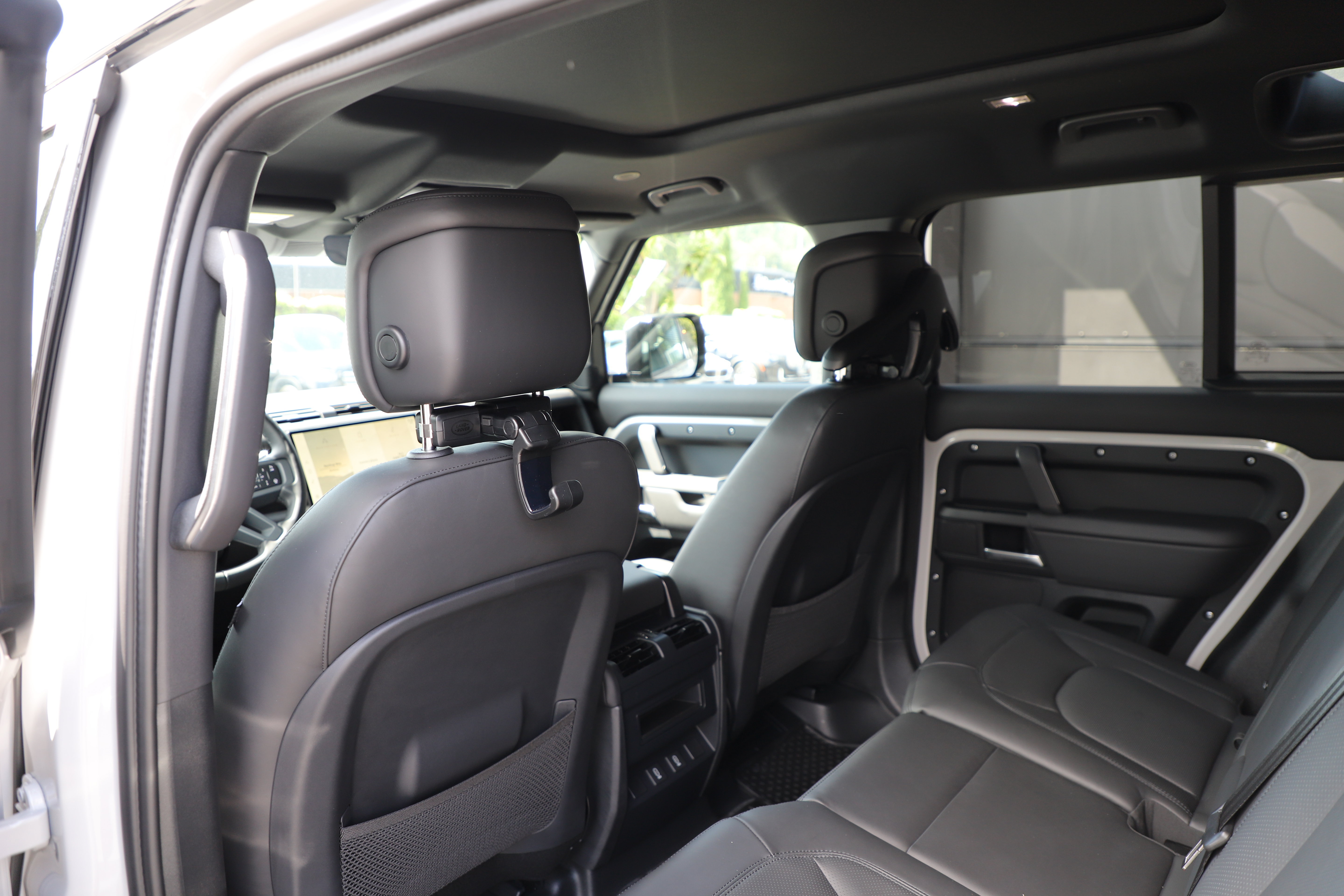 New 2026 Land Rover Defender 110 X-Dynamic SE AWD/4WD image 15