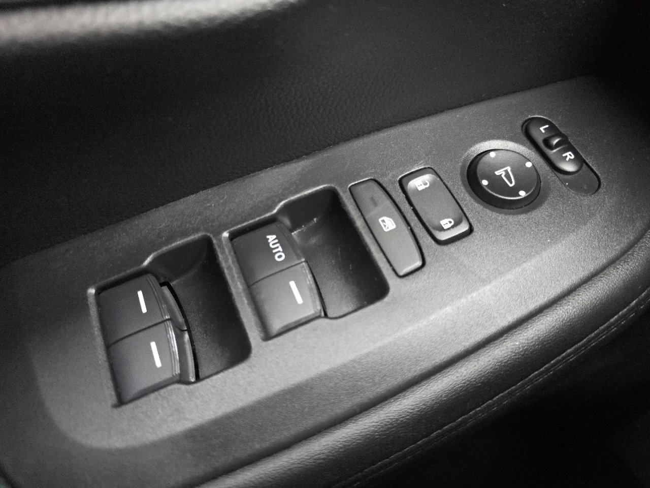 Certified 2024 Honda HR-V LX image 28