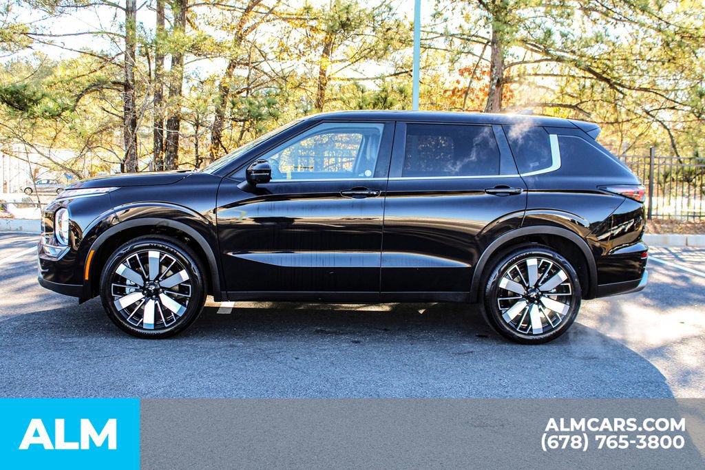 Used 2025 Mitsubishi Outlander SE image 7