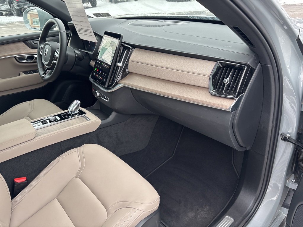 Certified 2025 Volvo XC90 B6 Plus image 41