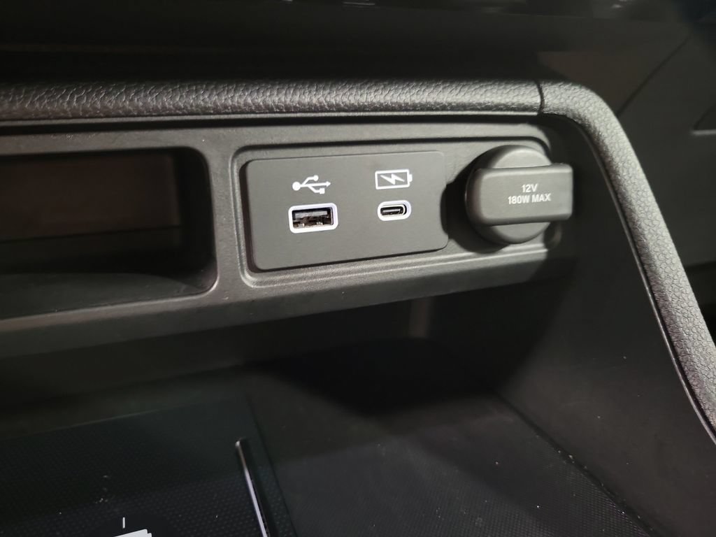 Used 2025 Honda Pilot Touring image 19