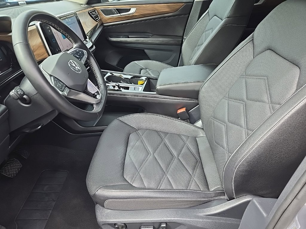 Used 2025 Volkswagen Atlas SE AWD/4WD image 25