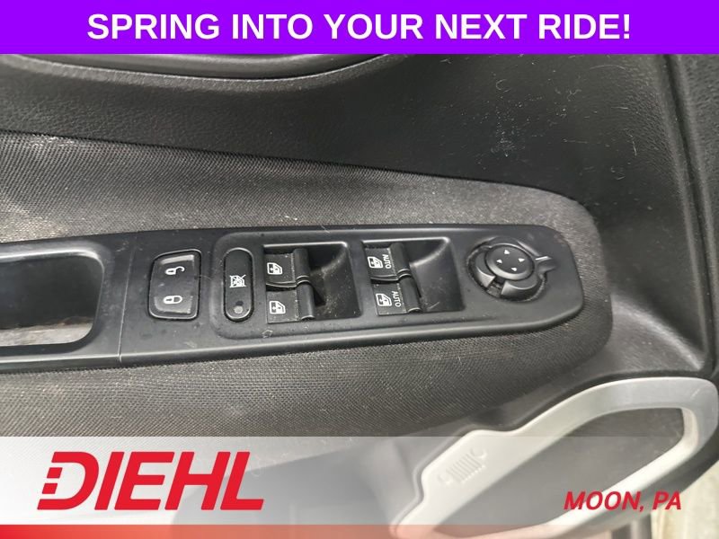 Used 2018 Jeep Renegade Latitude w/ Cold Weather Group AWD/4WD image 19