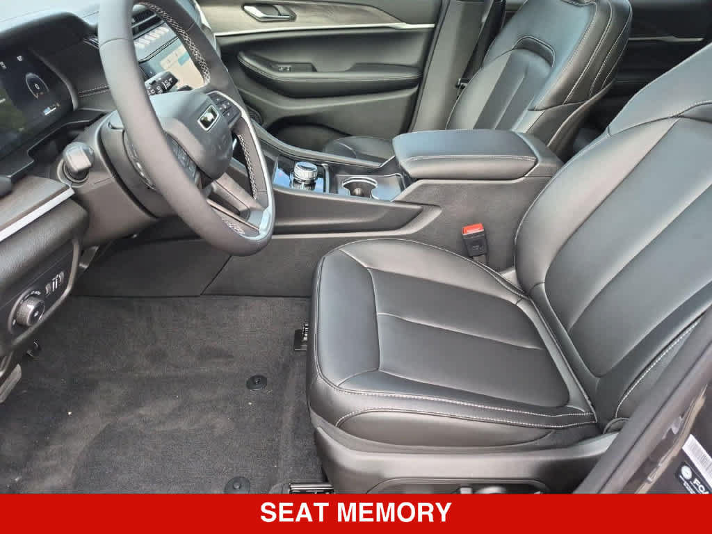 New 2026 Jeep Grand Cherokee Limited w/ Limited Altitude Package AWD/4WD image 15