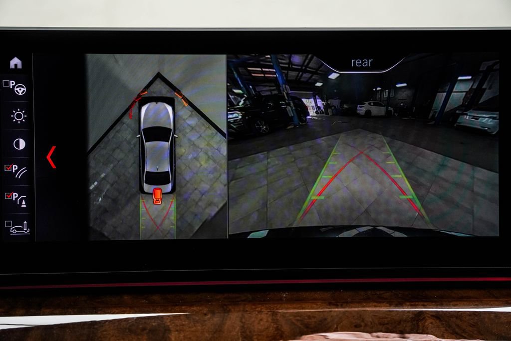 Used 2017 BMW 540i xDrive w/ Premium Package image 34