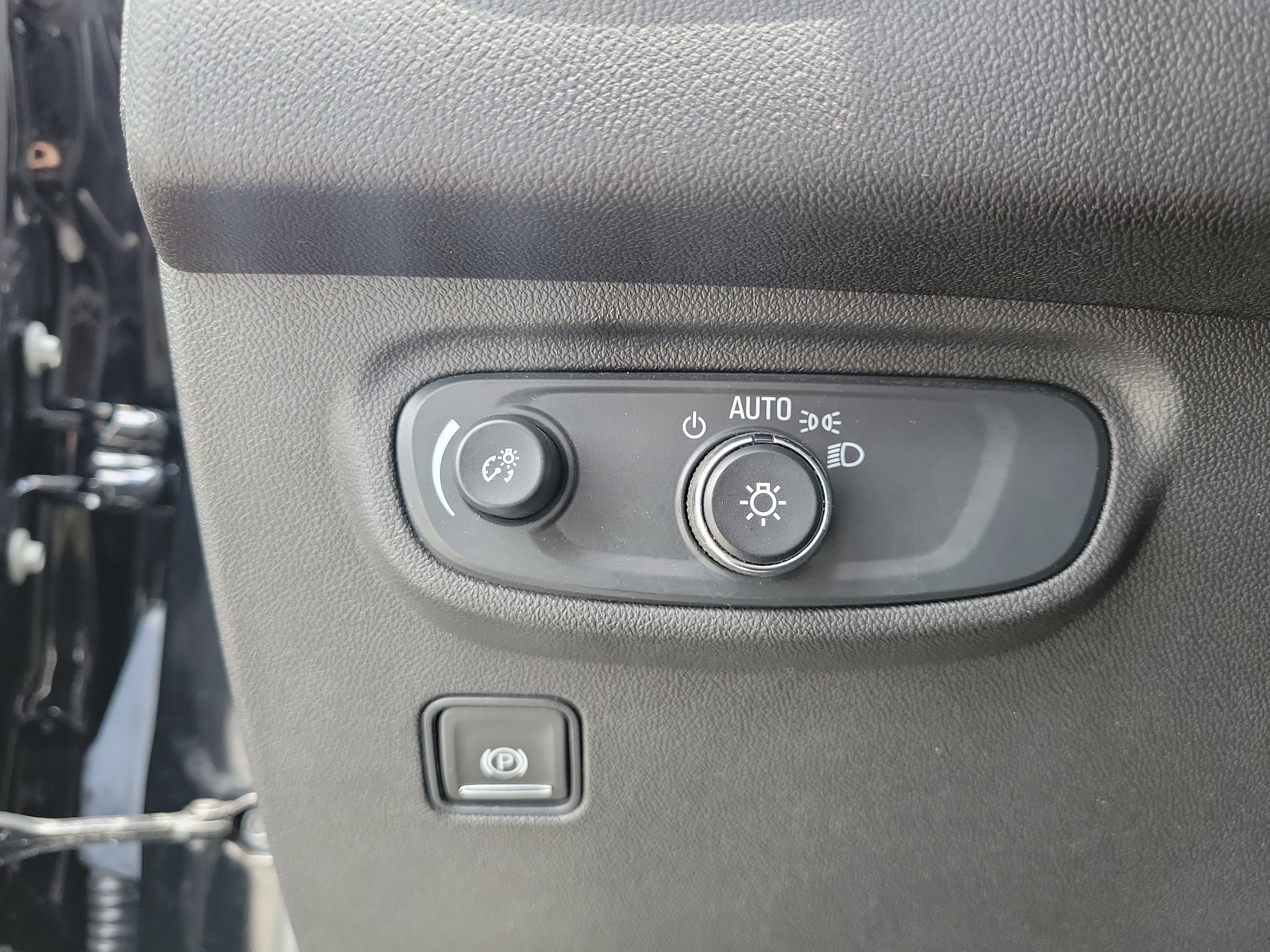 Used 2024 GMC Terrain SLE FWD image 21